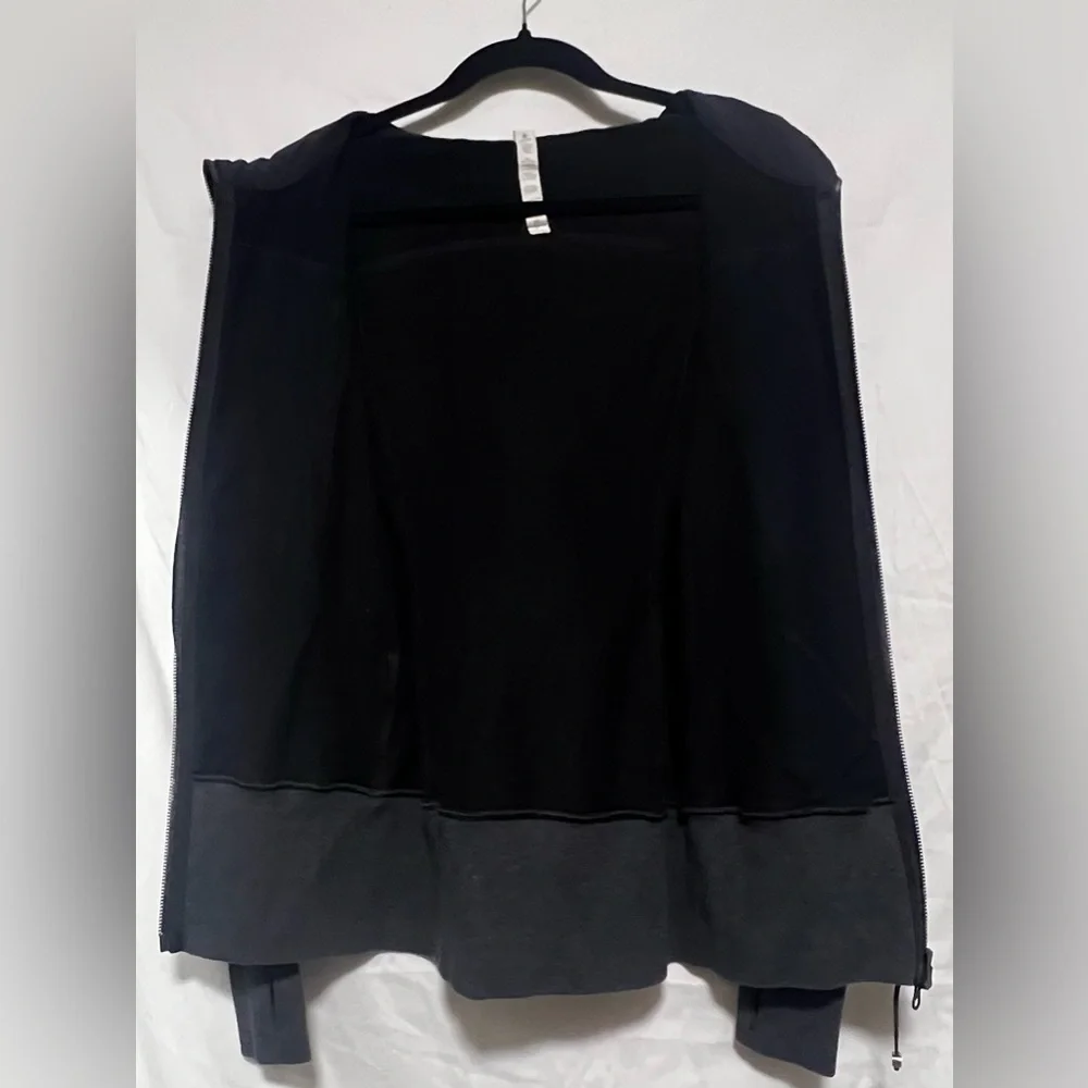 lululemon athletica excellent no